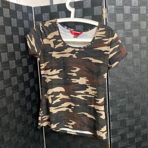 Junior Camo short sleeve Shirt Size Large